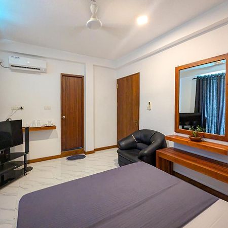 Airport Hotel By Cmb Apartments Negombo Buitenkant foto