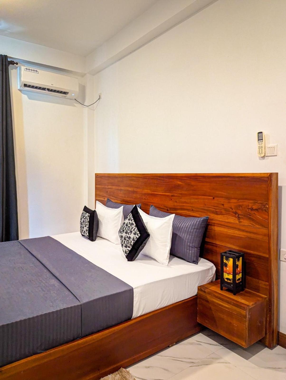 Airport Hotel By Cmb Apartments Negombo Buitenkant foto