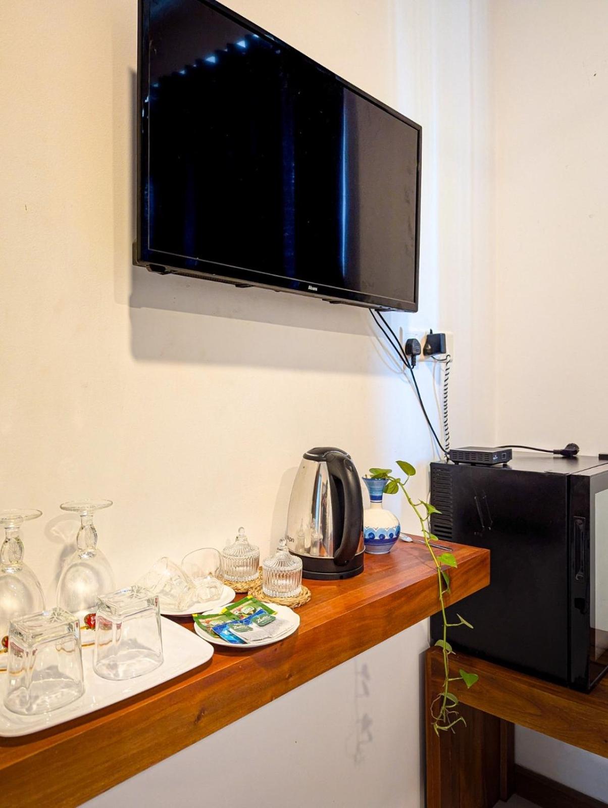 Airport Hotel By Cmb Apartments Negombo Buitenkant foto