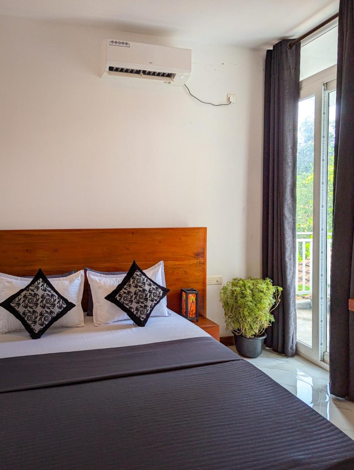 Airport Hotel By Cmb Apartments Negombo Buitenkant foto