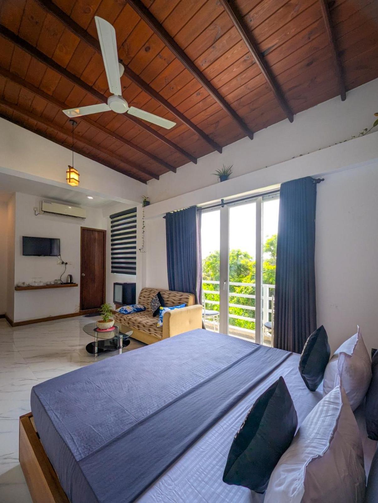 Airport Hotel By Cmb Apartments Negombo Buitenkant foto