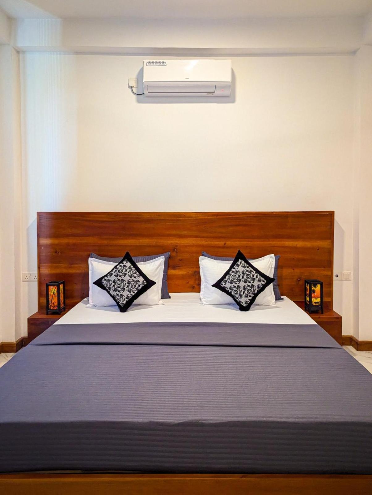 Airport Hotel By Cmb Apartments Negombo Buitenkant foto