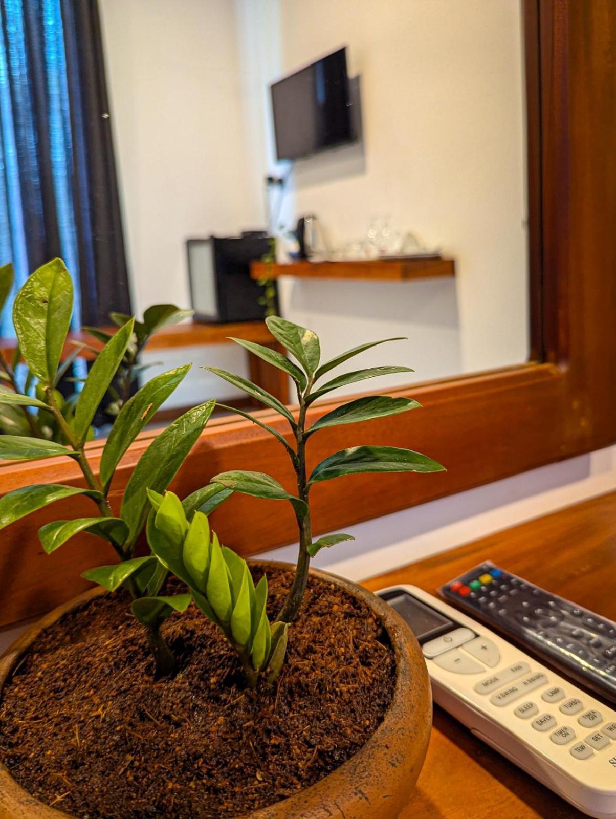 Airport Hotel By Cmb Apartments Negombo Buitenkant foto